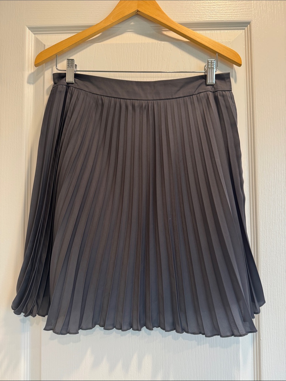 NWOT Kensie satin pleated skirt
